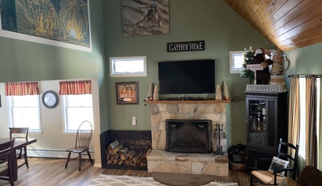 Spacious White Mountain Home: hike, shop, visit Storyland,& other MWV favorites