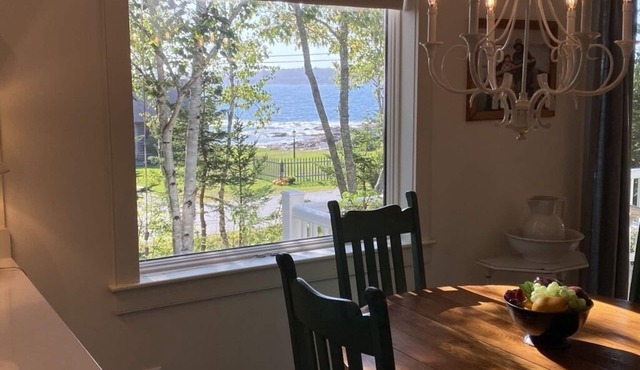 Spectacular ocean-view cottage