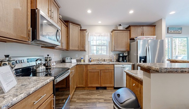 Spectacular Waterfront Retreat with Ocean Views, Kayaks, and Game Room Fun