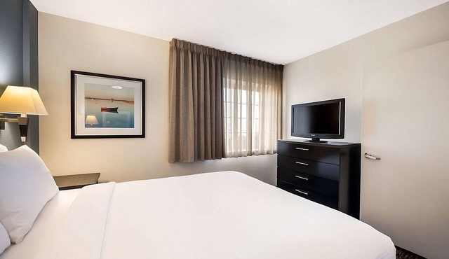 Stay Close to Downtown Columbus, Ohio! 3 Rooms, Pets Are Welcome & Parking!