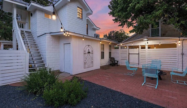 Stonewall Bungalow 4 - Sleeps 3