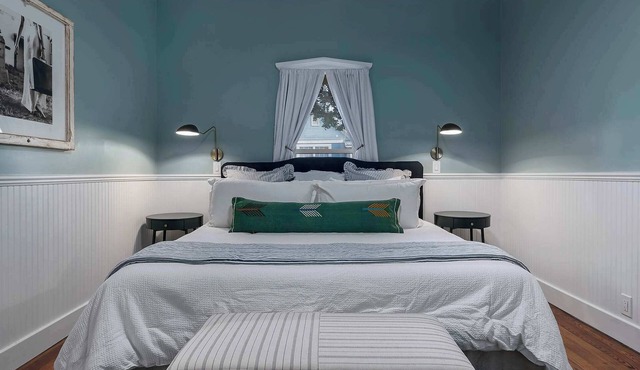 Stonewall Main Haus - Sleeps 6