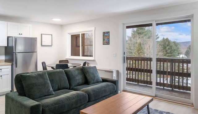 Stowe Mountain View Apartment: 2BR, Balcony, Steps to Town