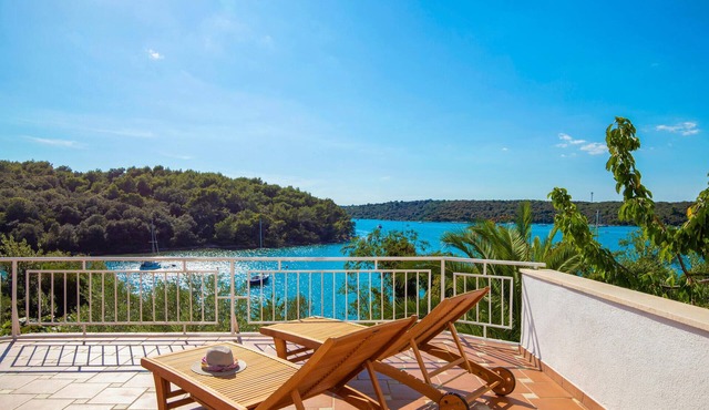 Stunning apartment in Pula with house sea view
