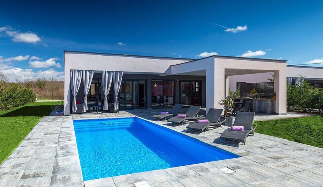 Stunning home in Svetvincenat