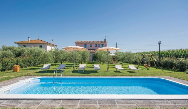 Stunning home in Ponte Buggianese