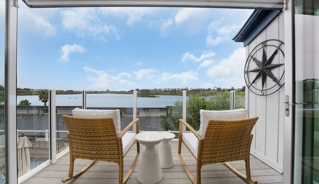 STUNNING! Lagoon and Ocean Views