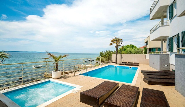 Stunning private villa for 12 guests with A/C, private pool, WIFI, hot tub, TV and patio