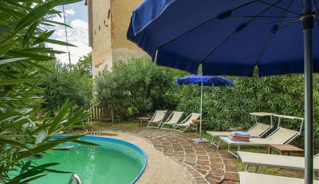 Stunning private villa for 9 people with private pool, WIFI, TV, patio and pets allowed
