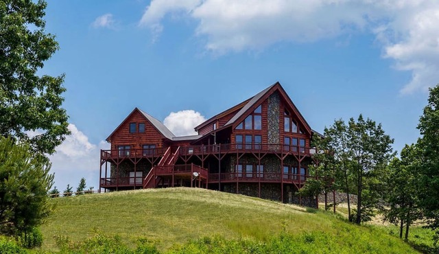 Stunning Vacation Rental for Unforgettable Family Glamping Trips in the Blue Ridge Mountains, North Carolina