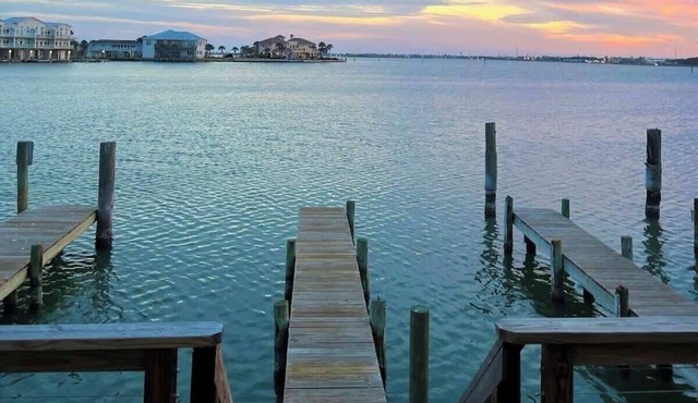 Stunning Waterfront Condo on the Bay with Private Boat Slip-Little Bay Getaway