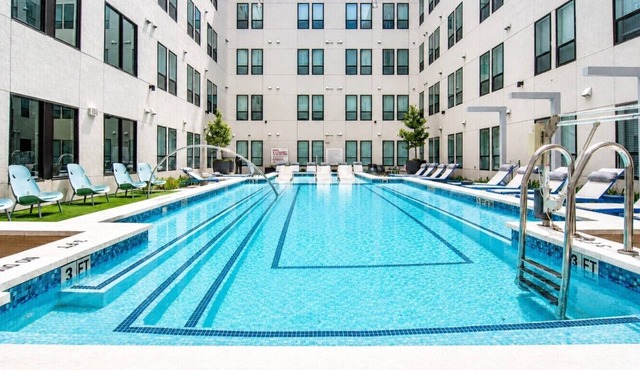Stylish New Suite DT | Pool, Gym & Rooftop Lounge