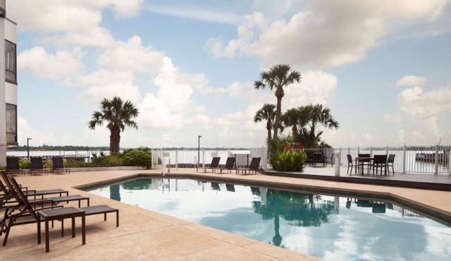 Stylish Room Near Kemah Boardwalk w/Picturesque Lake Views to Enjoy