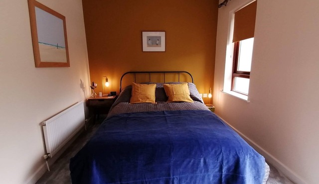 Stylish, spacious, 2 bed Malahide apartment with sea view from bedroom
