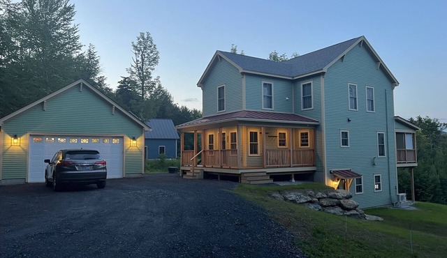Sugarbush Resort - Gorgeous Home 1/2 mile from the Base of Mt. Ellen.