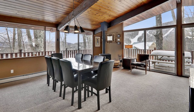 SUGARBUSH VINTAGE 1963 CHALET SKI IN OUT FULL REMODEL 2022 MID-WEEK SPECIAL