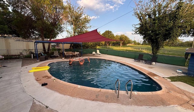 Sunfish Studio 8: Wi-Fi & Pool Access in Lake LBJ