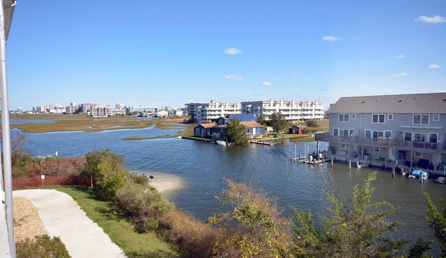 Super Luxury 3 Bedroom Condo With WiFi In Gated Community On Bayside With Indoor/Outdoor Pools, Private Beaches, Restaurant, And More Just Ten Minutes From Beach!
