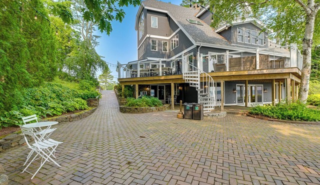 ‘The Beachhouse’ Retreat w/Prescot Bay Views!
