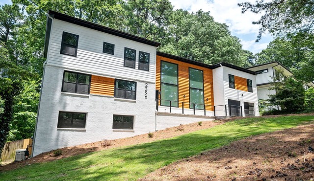The Briarcliff Glass House Fabulous 6-bedroom SMART house with smar