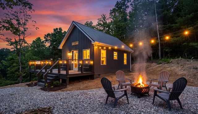 The Grey Squirrel Hideaway - Hot Tub , Fire-Pit, Pet-Friendly
