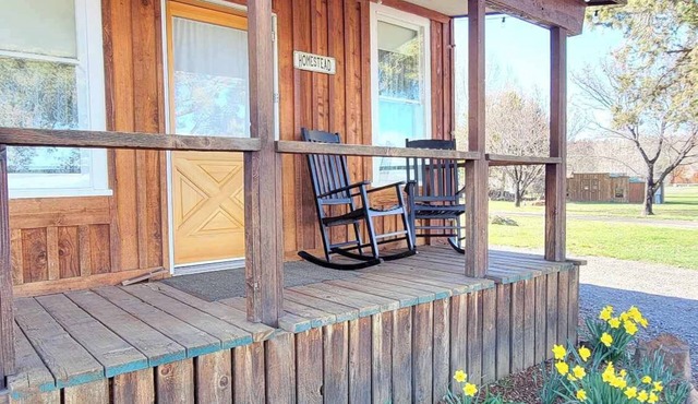 The Homestead a charming & historical 1-Bed/1-Bath-Trail Rides, Fishing, & Hikes