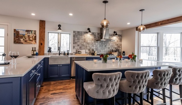 The Old Bell Tavern - Luxury in the Country 3BDR w/AC and fantastic deck!