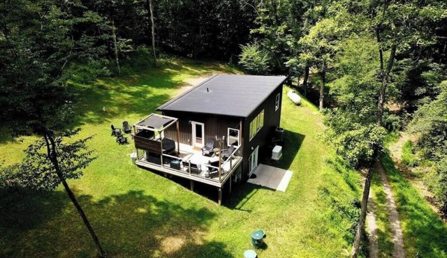 The Outpost-2 bed bungalow w/Hot Tub