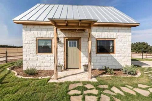 The Stone Cottage for 2 TimberRose Ranch hot tub