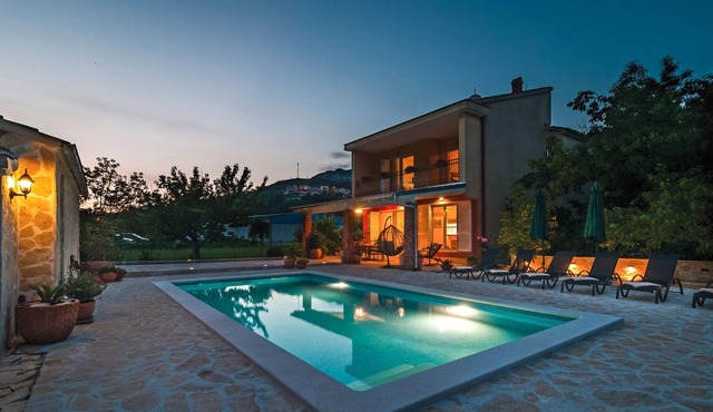 This tastefully furnished vacation home with pool is located in.