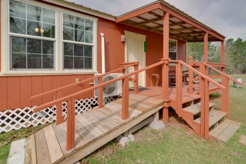 Tranquil Plantersville Cabin: Farm Animals On-Site