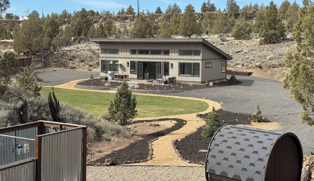 Tranquil Wellness Oasis-Barrel Sauna/Cold Plunge/RedLite/Juicer/Walking Paths
