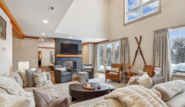 Trapp Alpine Chalet at von Trapp Family Lodge: 4 br, a/c, firepit, deck & views, resort amenities!