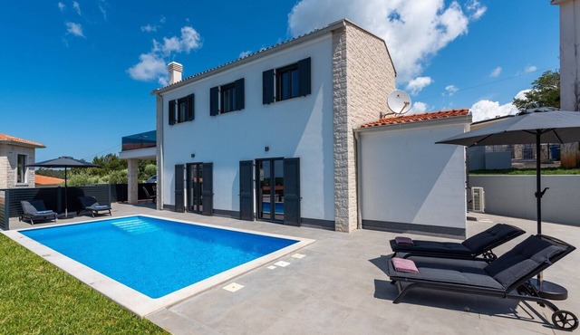 Two-Bedroom Holiday house with private pool, 8 km from Porec