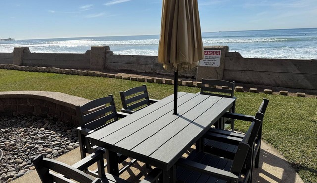 Ultimate Oceanfront Cottage – Private Lawn, Panoramic Water Views