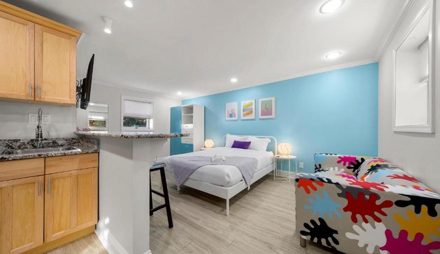 Unique Studio w Parking Top Location 14