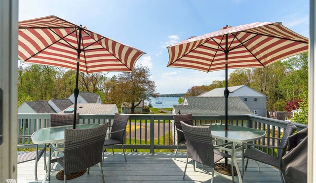 Unwind by the Bay: Pet-Friendly and Linekin Bay Views!