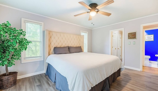 VA Riverfront 4BR | Dock + Kayak + Games