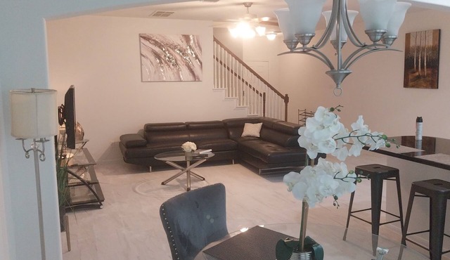Viana Resort - Plenty of commerce and entertainment within a 5-mile radius.