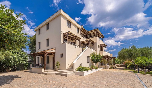 Villa Haya - apartment LANTANA with heated pool