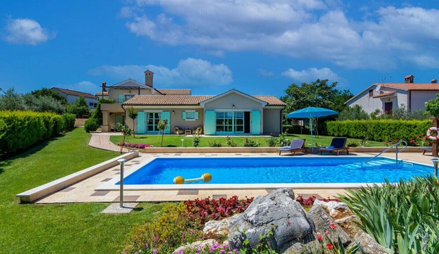 Villa Judita for kids & families near Novigrad with large garden & only 2 km from the beach - for 10 people