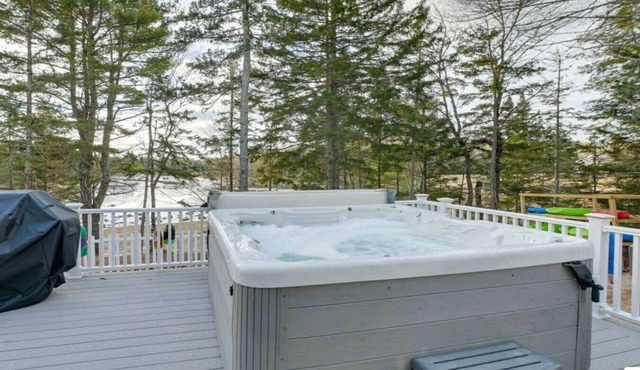 Waterfront HotTub Kids Pets Compound![Ocean Oasis]