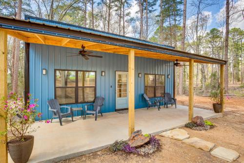 Winnsboro Barndominium w/Fire Pit & Large Deck!