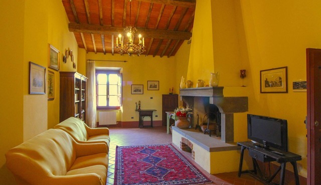 Wonderful private villa for 10 people with A/C, WIFI, private pool, TV and veranda, close to Cor.