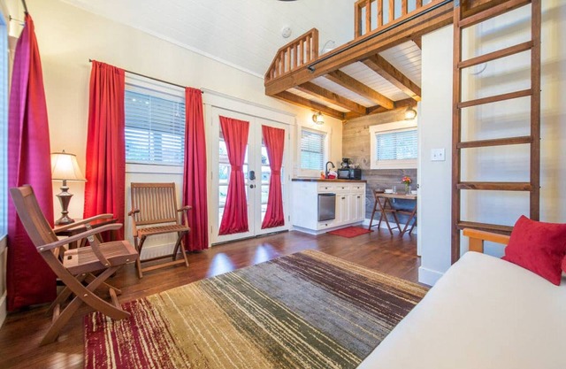 Country Tiny House - 10min to Silos at Magnolia (#6)