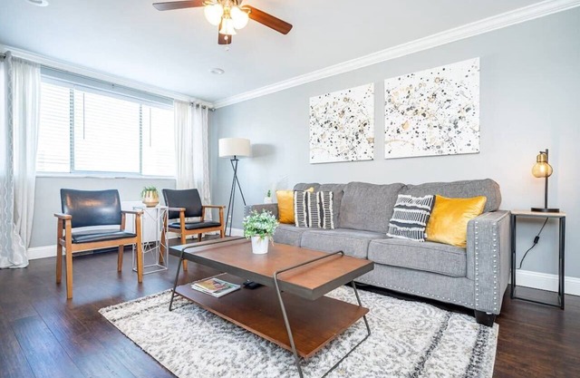 Downtown Atlanta City View Condo