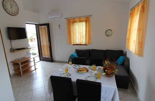 Holiday apartment mit Klimaanlage und Balkon