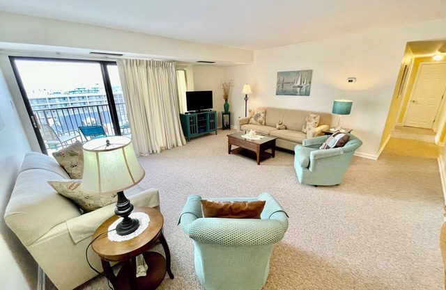 LINENS & DAILY ACTIVITIES INCLUDED! OCEANFRONT/BOARDWALK BUILDING W/ROOFTOP POOL Furnished for comfort after a day in the sun. Relax in this 1100 sq ft unit with great southern exposure and lovely ocean views