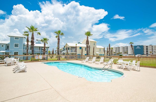 Sunrise Villas 107- Pool & Boardwalk to the beach