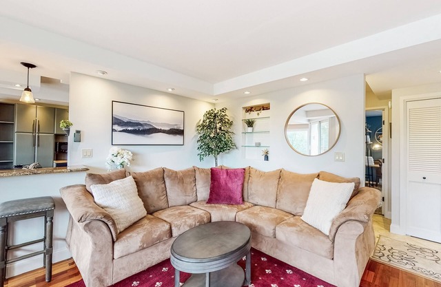 Wonderful Condo Close to Sugarbush Resort with Pool & WiFi